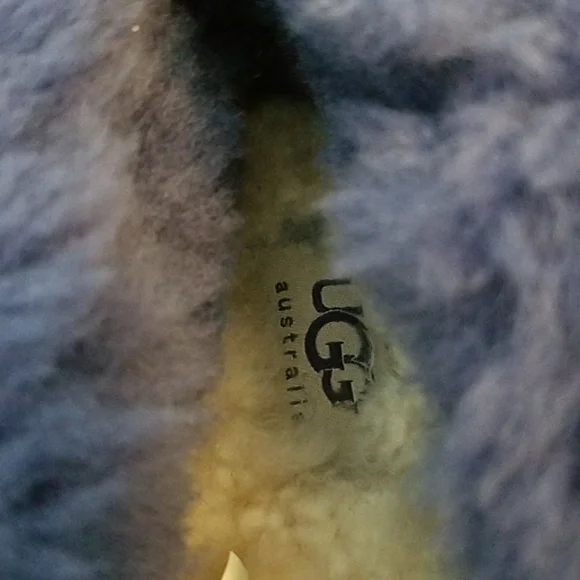 UGG Slippers - Picture 10 of 11